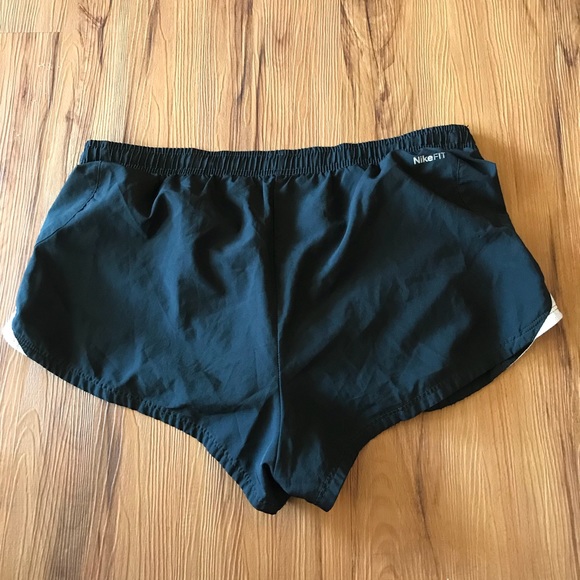 Nike Dri Fit Women’s Running Shorts - Picture 2 of 4
